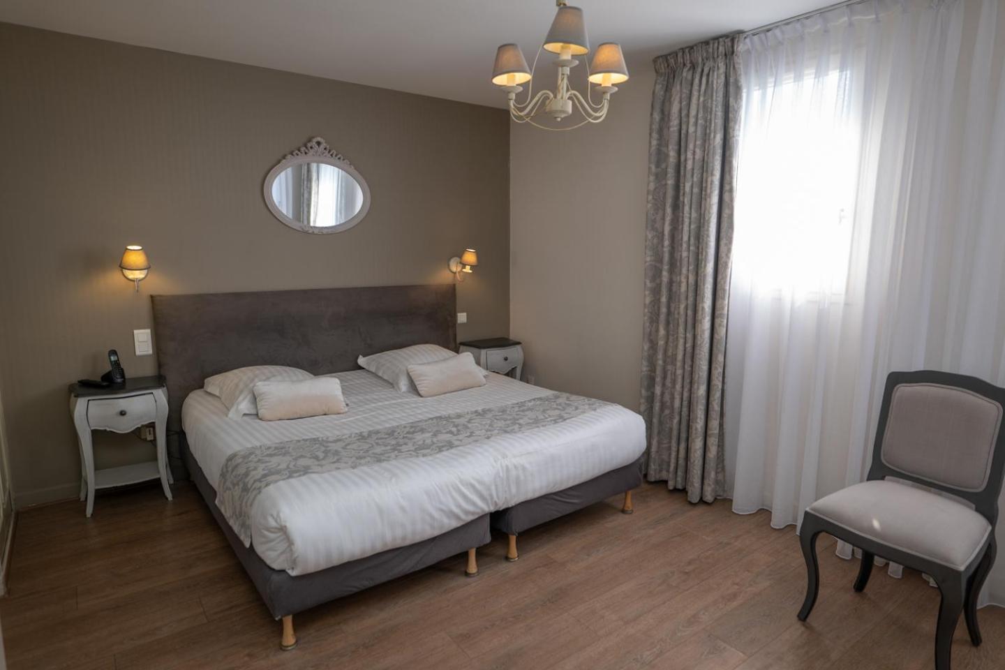 Logis Hotel La Croix Du Sud Le Tour-du-Parc 外观 照片