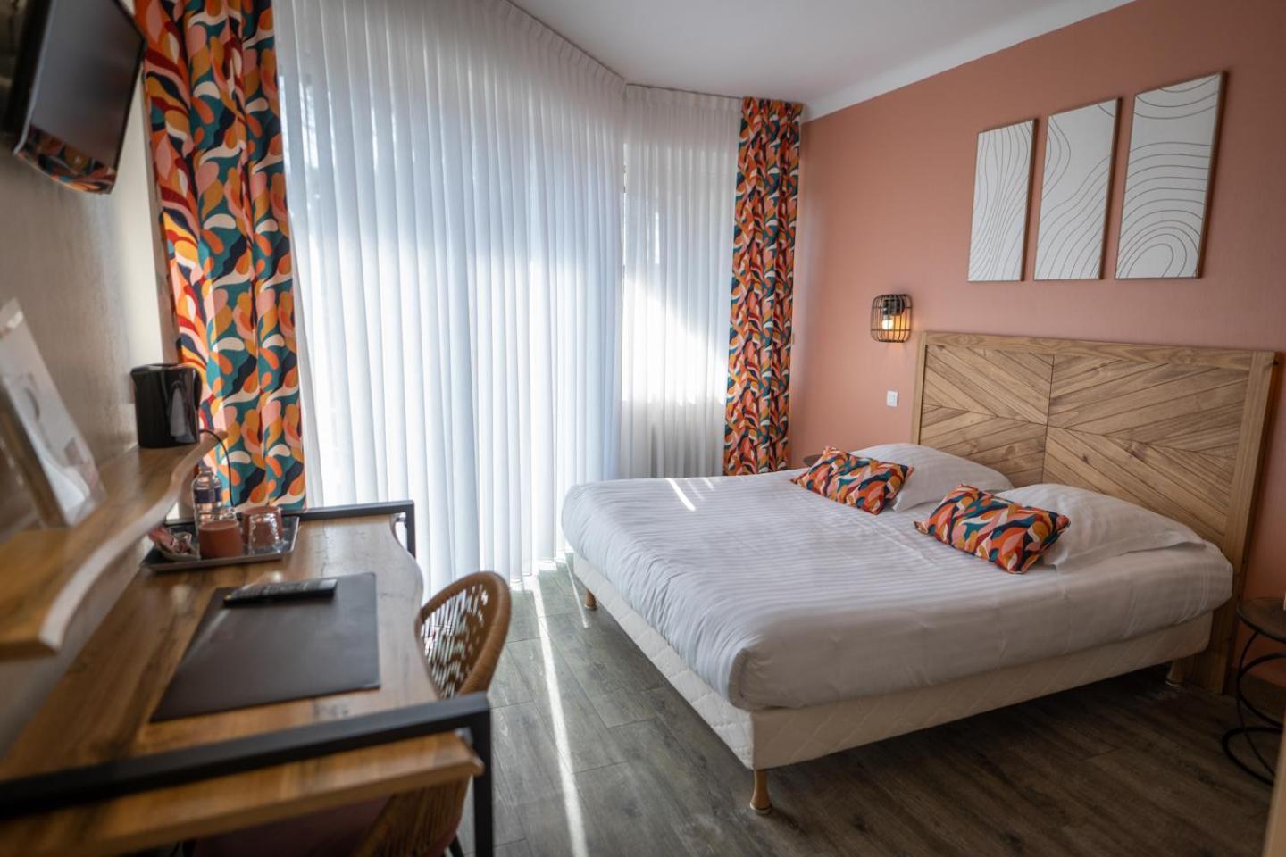 Logis Hotel La Croix Du Sud Le Tour-du-Parc 外观 照片